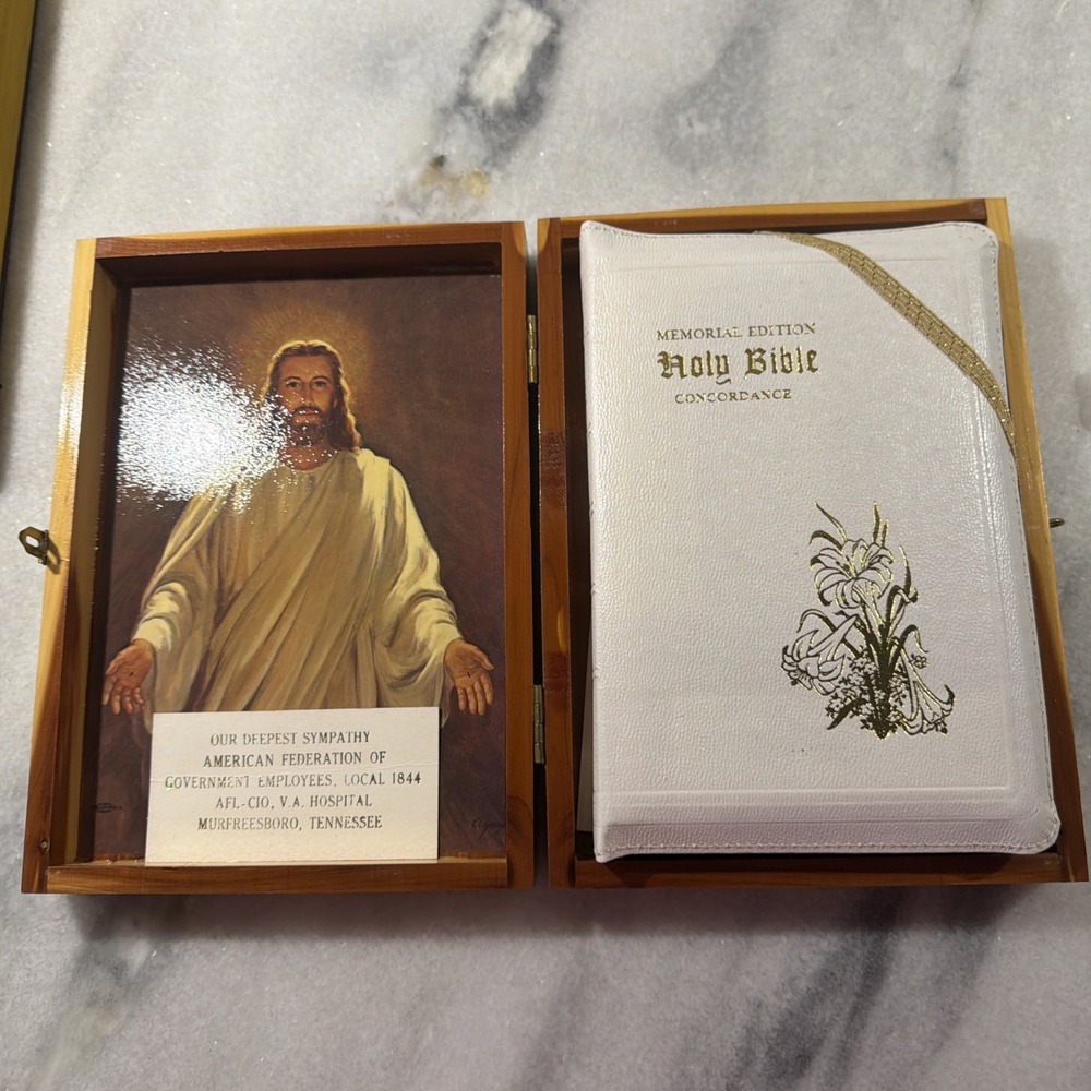 The Holy Bible Memorial Edition Concordance KJV in Wooden Cedar Box 1976 Vintage
